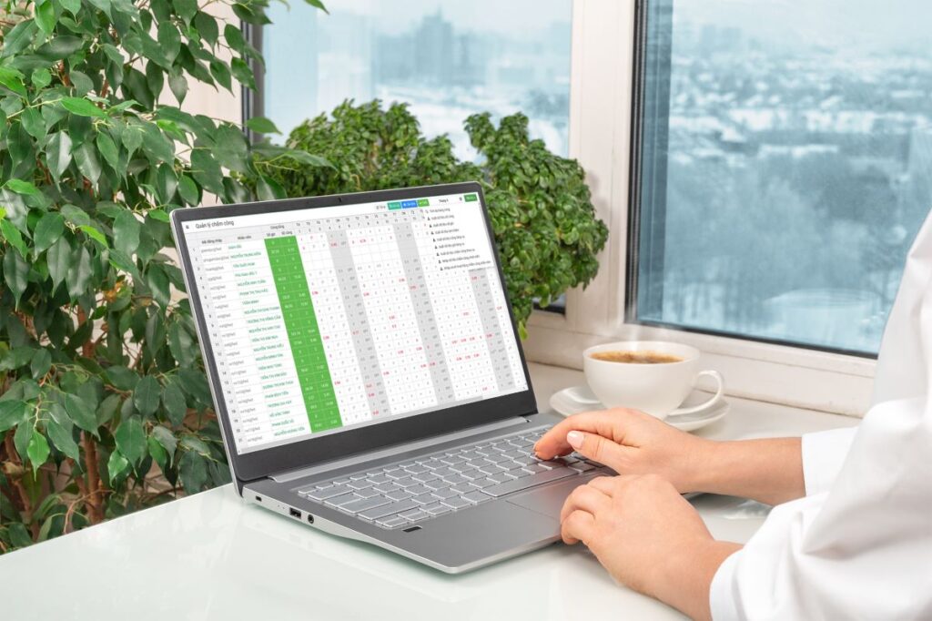 Nhân sự HC Việt Nam thực hiện chấm công online, tính lương